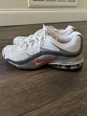 Nike Reax Run 5 Women's Size 6.5 Running Shoes Sneakers Athletic